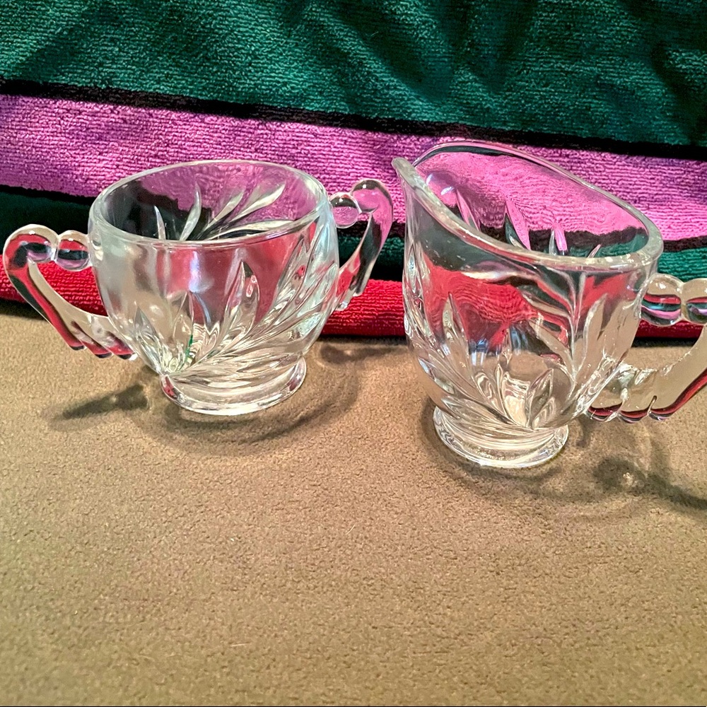 Vintage Indiana Glass Sugar Bowl and Creamer In Willow Pattern